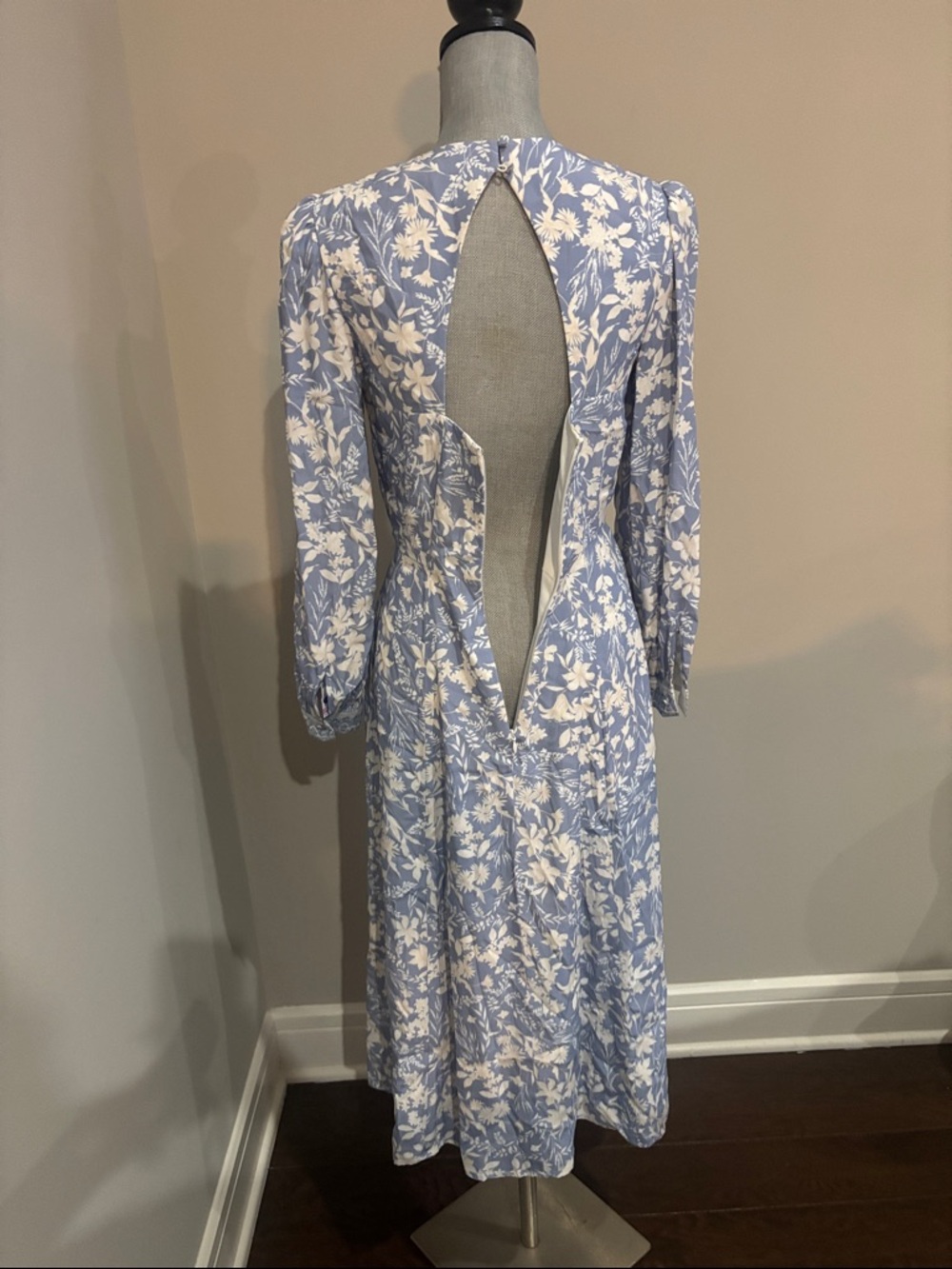 Antonio Melani Floral Long Sleeve Midi Dress in Light Blue and White size 4 - Picture 6 of 9